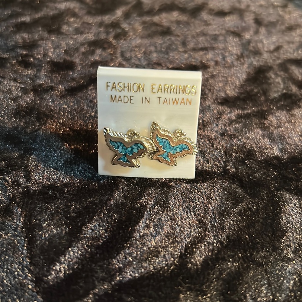 🍓DEADSTOCK VINTAGE THUNDERBIRD STUD EARRINGS
